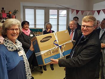 Einen neuen Bildschirm gab es f&uuml;r die B&uuml;cherei. Foto: Michael Lor&ouml;sch