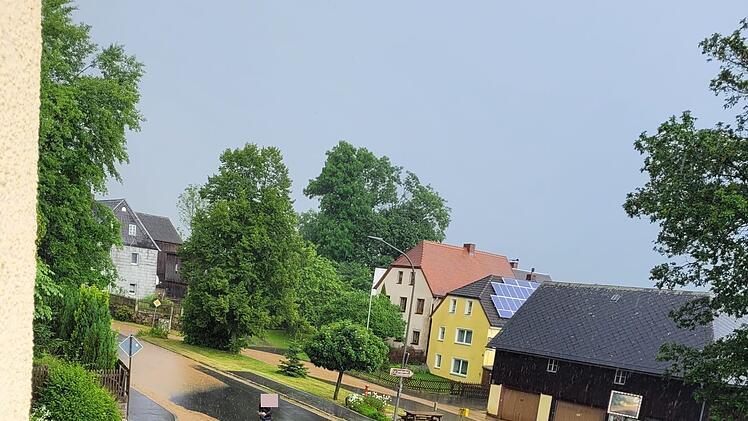 Landkreis Wunsiedel: Feuerwehr berichtet von zahlreichen Einsätzen - "Autos und keine Boote"