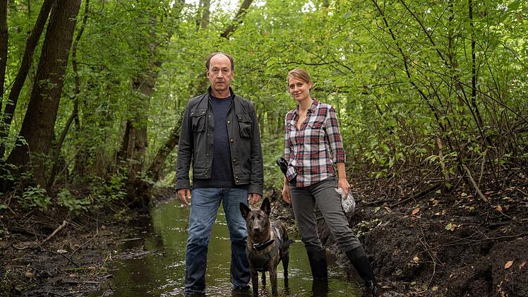 Jakob Stiller (Ulrich Noethen) ermittelt mit Kira Engelmann (Bettina Burchard) mitten in den Wäldern des Wendlands.