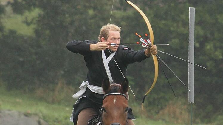 Harmonie von Reiter und Pferd beim Schuss ohne Zügelverbindung sind eine ganz besondere Herausforderung.