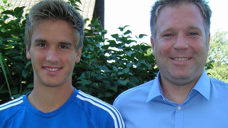 Matthias Wunner (l.) gemeinsam mit Manager Jörg Wölfel  Foto: Amon