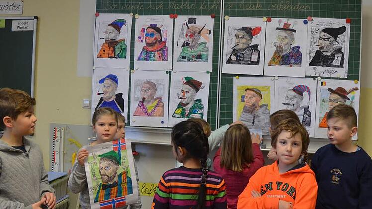 Die Kinder der Klasse 3ag haben Luther in Verkleidung gemalt, wie sie sich das vorstellen könnten. Foto: Rainer Lutz