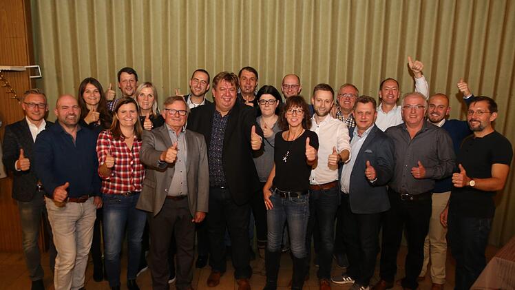 Die Kandidaten nach der Wahl  Foto: Franz Galster