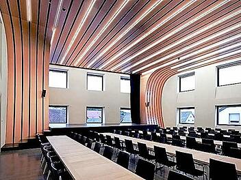 Die ehemalige Brauerei in Baunach ist jetzt ein Kulturzentrum mit Geschäften und Café. Im Saal finden im kommenden Herbst und Winter viele Veranstaltungen für Kulturliebhaber jeglichen Alters statt.  Foto: Gerhard Hagen/poolima