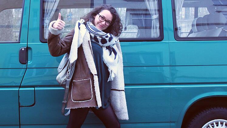 Bei einem guten Angebot zieht Paola Moska (21) es vor, Zug zu fahren. Doch oft sind Mitfahrgelegenheiten die günstigere Alternative.