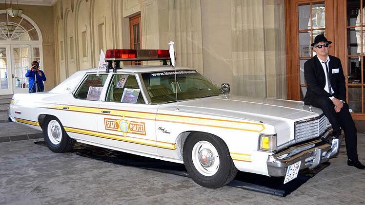 Dieses stilgerechte Hochzeitsauto - nicht nur für Polizisten - kann man für den großen Tag mieten. Foto: Peter RauchDieses stilgerechte Hochzeitsauto - nicht nur für Polizisten - kann man für den großen Tag mieten. Foto: Peter Rauch