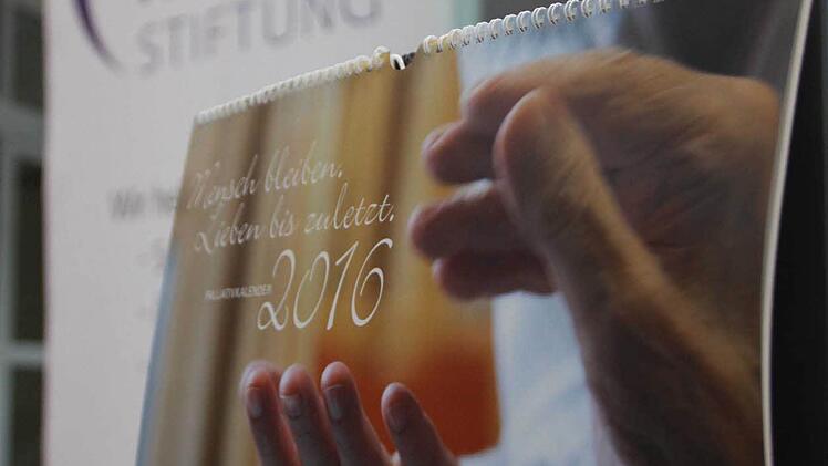 Die Deutsche Palliativstiftung stellt Fotografien ihres Jahreskalenders in der Capio Franz von Prümmer Klinik aus - und will damit ein Tabu aufbrechen. Foto: Carmen Schmitt