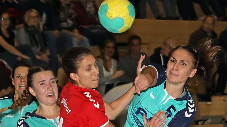 Mangelndes Selbstvertrauen bremste den Torhunger von Fabienne Seuffert (Nr.5). Sie erzielte gegen Landshut nur einen Treffer.  Foto: Klaus Gagel