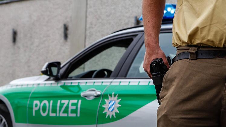 Auf offener Straße wollten zwei Jugendliche am Montag eine Handtasche  stehlen. Das Opfer wehrte sich  erfolgreich. Symbolfoto: Christopher Schulz