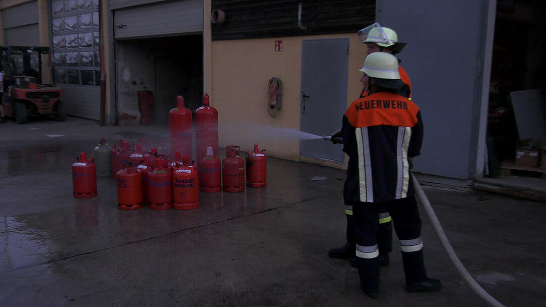 Lagerhalle in Wunsiedel komplett abgebrannt - Schaden enorm, Einsturzgefahr