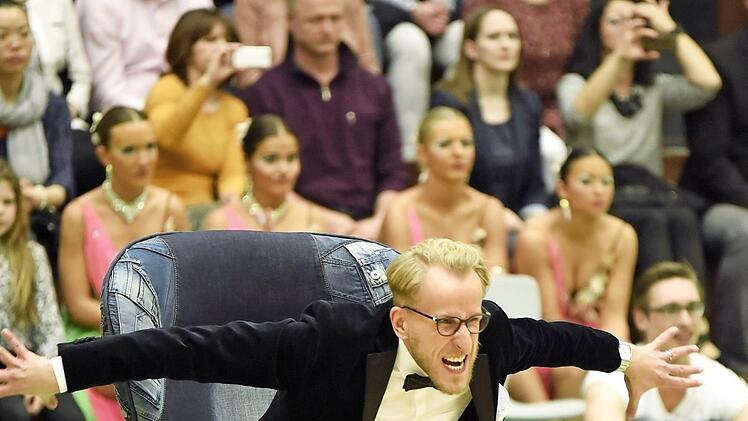 André Heller in Aktion: Bei Tanzturnieren war der ehemalige Cheftrainer der TVK-Lateiformation kaum in seinem Sessel zu halten. Foto: CT-Archiv / Veronika Schadeck