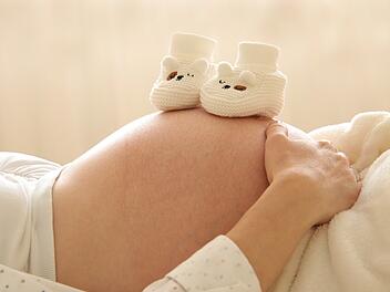 Sozialstiftung Bamberg bietet kostenlose Babybauch-Fotografie an