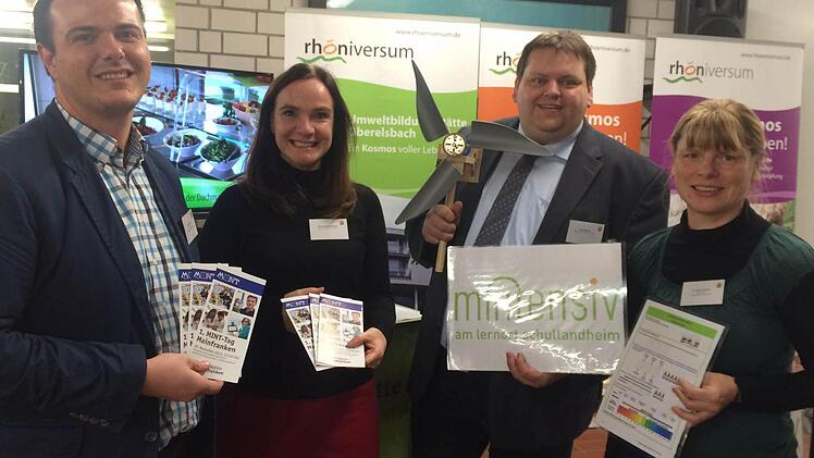Bernd Fischer (Umweltbildungsstätte Oberelsbach), Theresia Oettle-Schnell (Projektleiterin), Peter Gehring (Thüringer Hütte) und Dr. Andrea Schmit (Bauersberg) beim ersten "Mint"-Tag in Schweinfurt  Foto: Rhöniversum