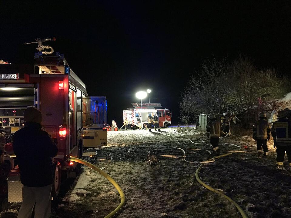 Tragödie in Mittelfranken: 56-Jähriger und seine zwei Hunde sterben bei Feuer in Gartenlaube