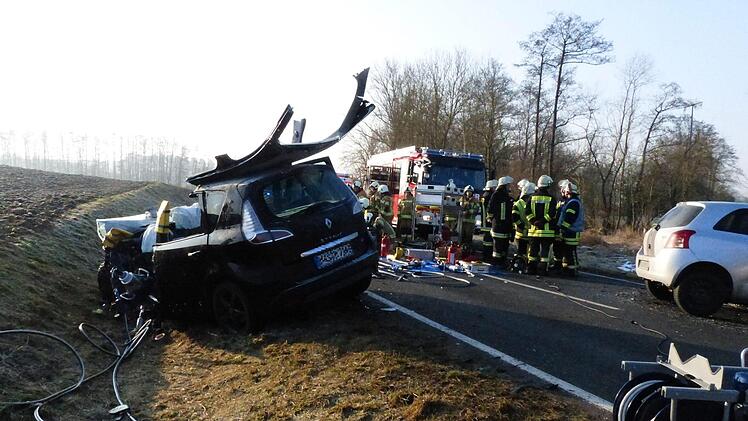 Bei einem schweren Verkehrsunfall ist am Mittwoch im Landkreis Ha&szlig;berge eine Frau ums Leben gekommen.  (Foto: Klaus Schmitt)