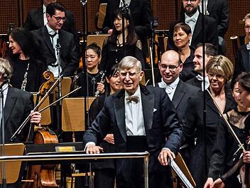 Umjubelter Ehrendirigent: Herbert BlomstedtFoto: Jochen Berger