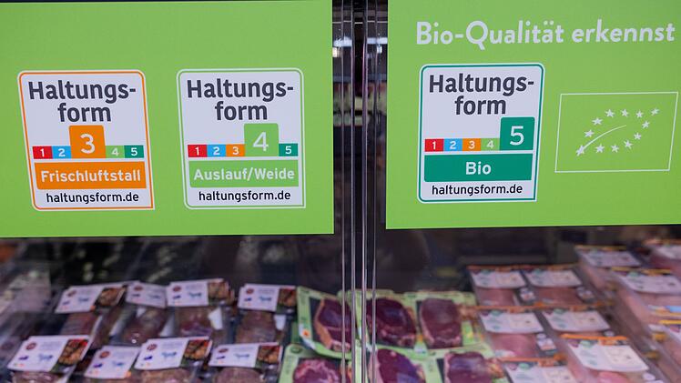 Fleischwaren liegen Aldi Süd