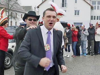 Bürgermeister Wahl führte die Polonäse Blankenese an.