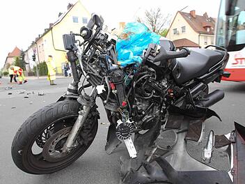 In der Zollnerstraße in Bamberg kam es am Dienstagnachmittag zu einem Unfall. Ein Motorradfahrer wurde dabei schwer verletzt. Fotos: News5/Herse In der Zollnerstraße in Bamberg kam es am Dienstagnachmittag zu einem Unfall. Ein Motorradfahrer wurde dabei schwer verletzt. Fotos: News5/Herse
