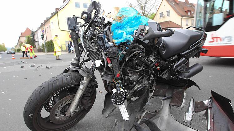 In der Zollnerstraße in Bamberg kam es am Dienstagnachmittag zu einem Unfall. Ein Motorradfahrer wurde dabei schwer verletzt. Fotos: News5/Herse