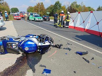 Der junge Motorradfahrer musste ins Klinikum gebracht werden. Foto: Petra Malbrich