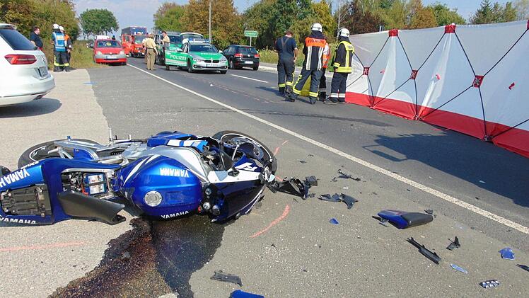 Der junge Motorradfahrer musste ins Klinikum gebracht werden. Foto: Petra Malbrich
