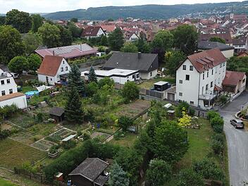 Für ein rund 330 Quadratmeter großes Grundstück mitten in den Kleingärten am Kohlbrunnen (Bildmitte) gibt es eine Bauvoranfrage. Der Stadtrat plädierte jedoch in der jüngsten Sitzung einstimmig dafür, die Kleingartensiedlung nahe der Innenstadt in...
