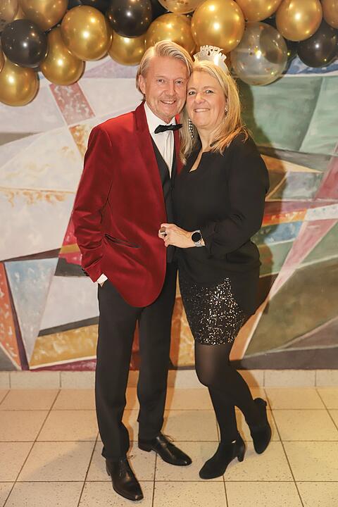 Es wurde in das Jahr 2025 gefeiert.