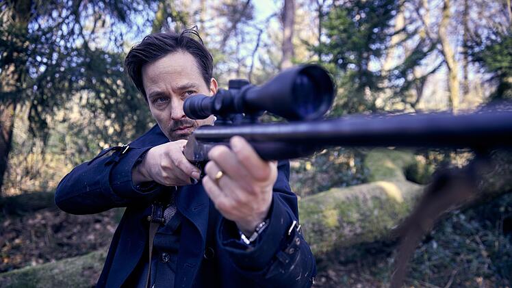 Was hat Andreas (Tom Schilling) mit seinem gefundenen Gewehr vor?