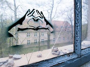 Seit mehr als vier Jahren stehen die ehemaligen Kasernengebäude jetzt leer.