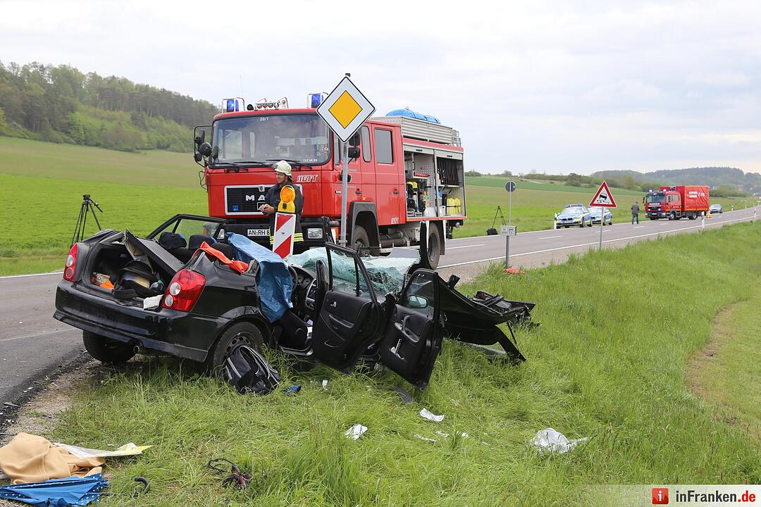 Ansbach: Fahranfänger kracht in Bagger