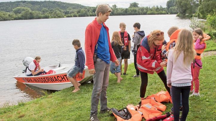 Die Kids haben ihren Spaß bei den Fahrten über den See. Foto: Klaus Gagel/Archiv