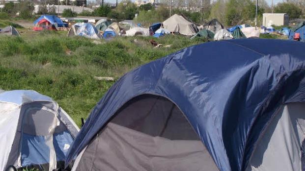 Verbotenerweise &uuml;bernachten einige Parkrocker auf den Stra&szlig;en und Pl&auml;tzen in der N&auml;he des Festivalgel&auml;ndes.  Symbolfoto: Barbara Munker/dpa