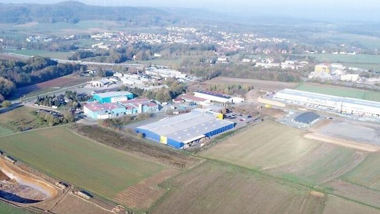Das Industriegebiet Thurnau-Ost wächst, unten links das neue Regenüberlaufbecken. Foto: Markt Thurnau