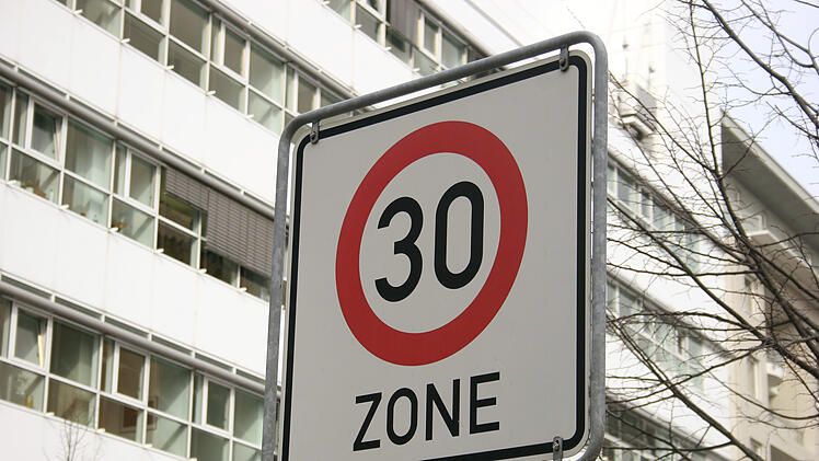 Der Automobil-Club Verkehr (AVC) ist gegen ein generelles Tempolimit von 30 km/h in Städten