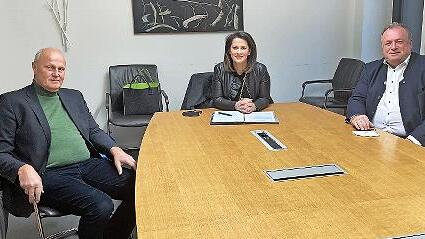 Im gemeinsamen Gespräch: Höchstadts Bürgermeister Gerald Brehm (l.), Landwirtschaftsministerin Michaela Kaniber und MdL Walter Nussel