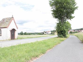 Trügerische Idylle: Auf dem Fußweg (r.) Richtung Kersbach auf Höhe der Kapelle ereignete sich die Attacke. Foto: Andreas Oswald