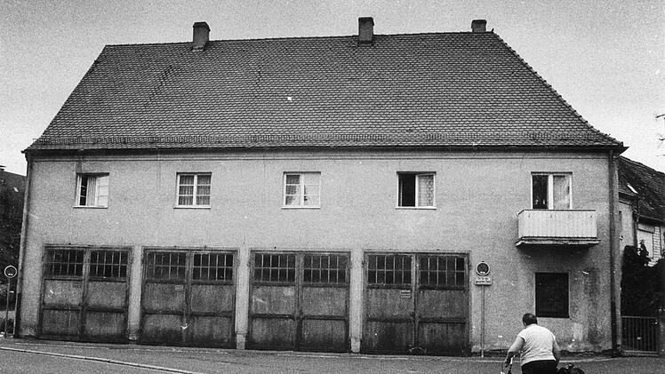 Die Herzogenauracher Schütt hat ihr Gesicht schon oft verändert. In den 90er Jahren waren dort noch Garagen, heute steht dort ein Geschäftshaus. FT-Archiv