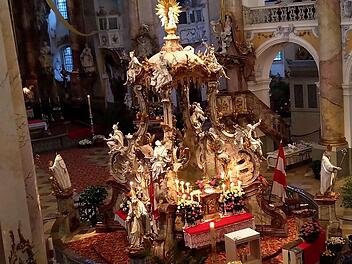 Der Gnadenaltar der 14 heiligen Nothelfer in der Basilika Vierzehnheiligen  Foto: Jochen Berger