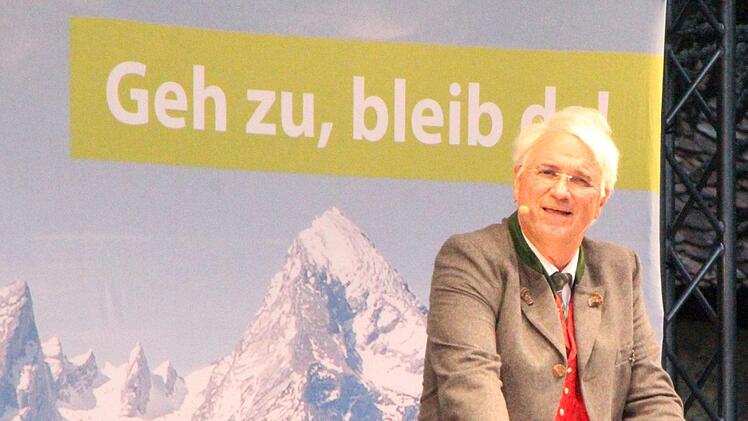 Vom "echten" Edmund Stoiber kaum zu unterscheiden: Wolfgang Krebs in seiner Paraderolle. Foto: Bertram Wagner