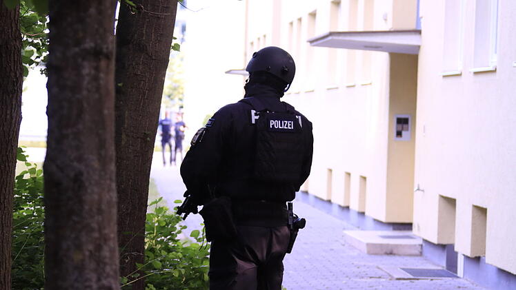 Lisberg: Mann bedroht 20-J&auml;hrige und wird vom SEK festgenommen - Polizei findet Drogen