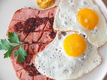 Leberkaes-mit-Spiegelei.jpg