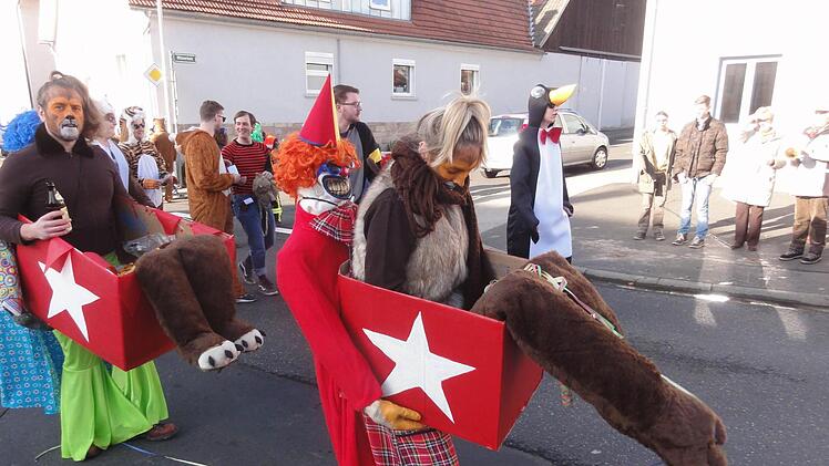 Viel los war beim Faschingszug in Poppenroth. Foto: Wolfgang Wimmel