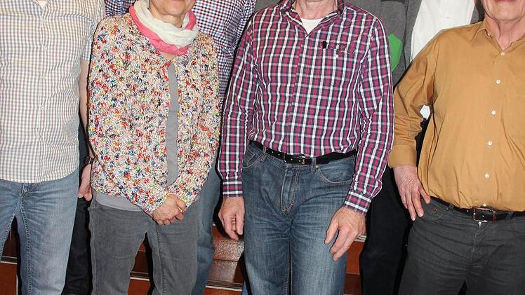 Die neue TV-Führung mit Frank Ziegler (links), Hannelore Körner und Edi Schneider (vordere Reihe weiter von links).