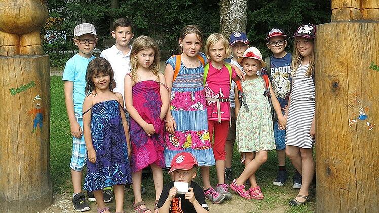 Der Park "Unter den Eichen" war Ziel des Ferienprogramms, das der Rh&ouml;nklub-Zweigverein M&uuml;nnerstadt ausgerichtet hat.  Foto: Egbert Haut