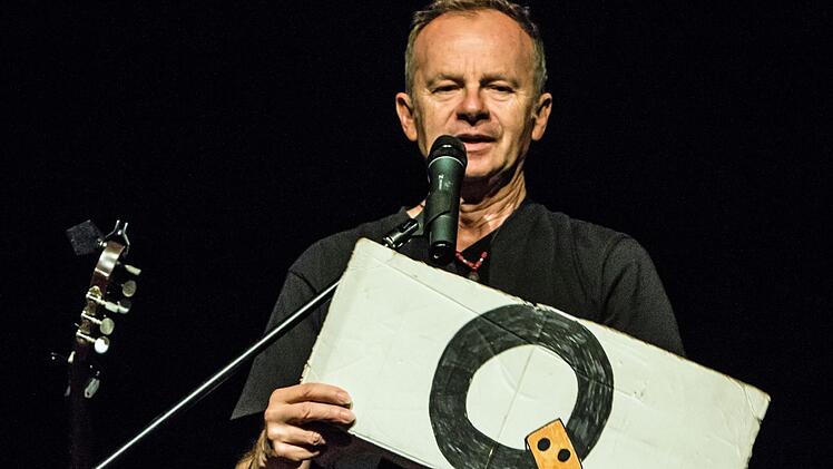 Wortakrobat Willy Astor wurde bei seinem Coburg-Gastspiel vom Publikum gefeiert.Foto: Jochen Berger