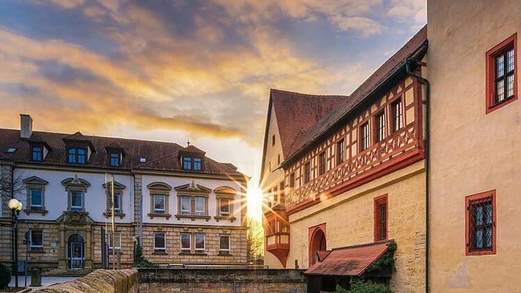 Traumhaftes Forchheim: Im Bild ist die "Kaiserpfalz" im Stadtkern. Wir haben Tipps für preiswerte Übernachtungsmöglichkeiten in und um Forchheim zusammengestellt. Foto: ChristianeHoeltschl/infrankenpix