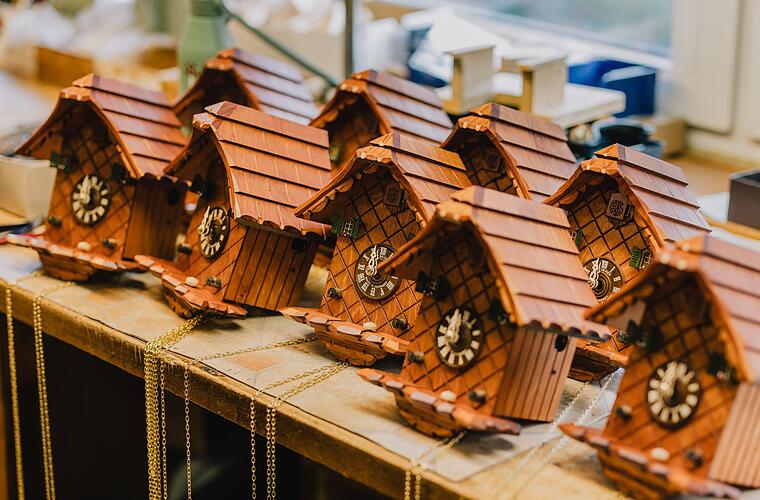 Uhren und Porzellan: Schutz für regionale Industrieprodukte