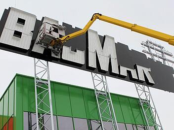 Aus Hela in der Lichtenfelser Straße wird Globus - und am 28. März öffnet der neue Baumarkt seine Pforten. Fotos: Jochen Nützel