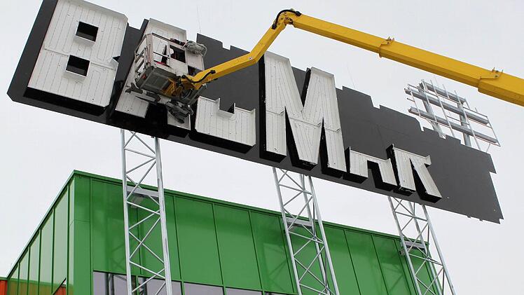 Aus Hela in der Lichtenfelser Straße wird Globus - und am 28. März öffnet der neue Baumarkt seine Pforten. Fotos: Jochen Nützel